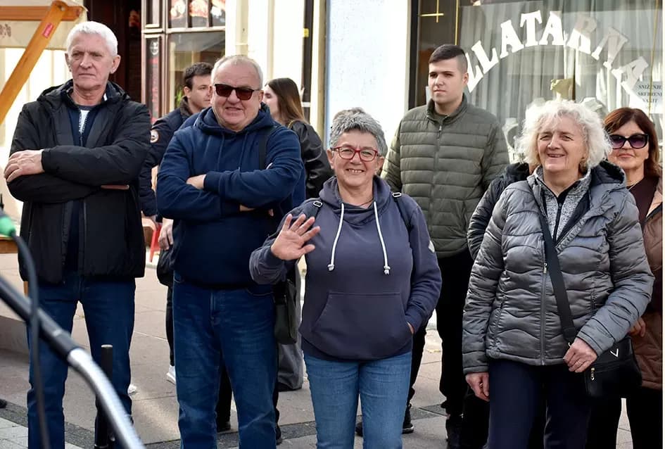 Požega proslavila Martinje u duhu tradicije: Središte grada odjekivalo obredom krštenja mošta!