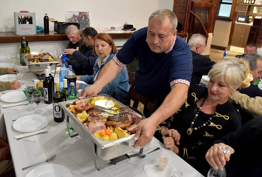 Obveze vinskog kuma preuzeo Ivica Ajanović, tajnik Udruge (FOTO)