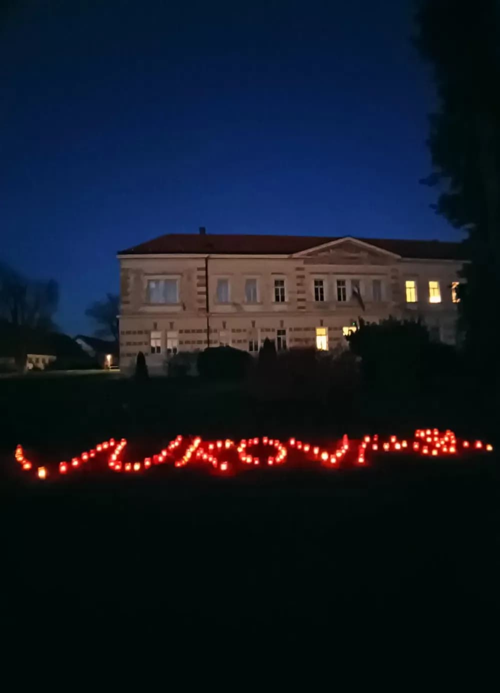 Svjetlost za Vukovar: Poljoprivredno-prehrambena škola odala počast žrtvama rata