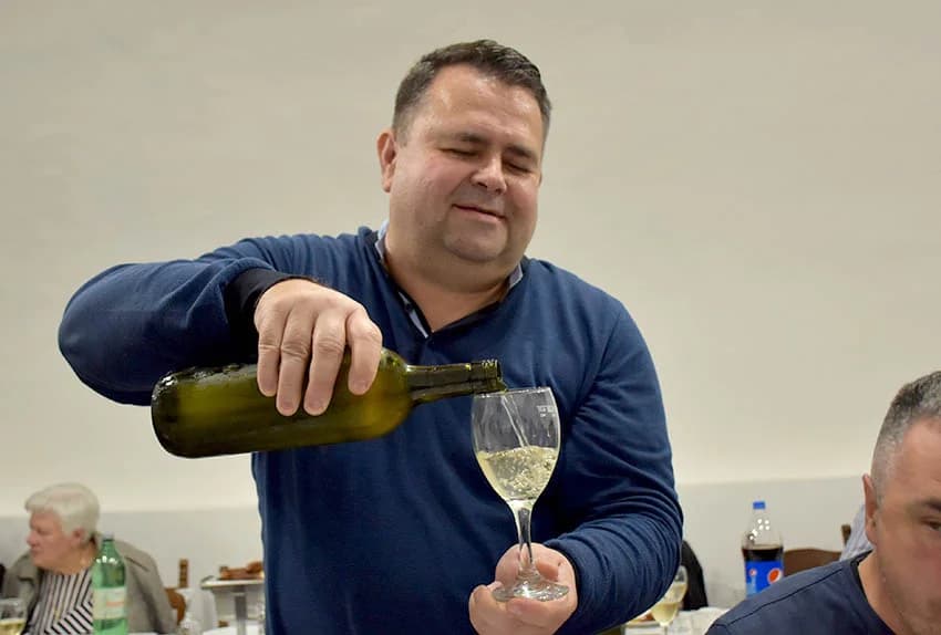Obveze vinskog kuma preuzeo Ivica Ajanović, tajnik Udruge (FOTO)