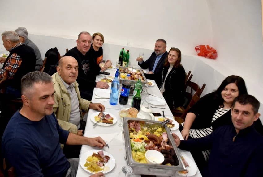 Obveze vinskog kuma preuzeo Ivica Ajanović, tajnik Udruge (FOTO)