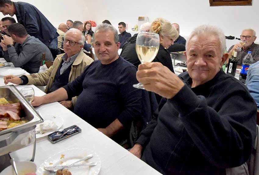 Obveze vinskog kuma preuzeo Ivica Ajanović, tajnik Udruge (FOTO)
