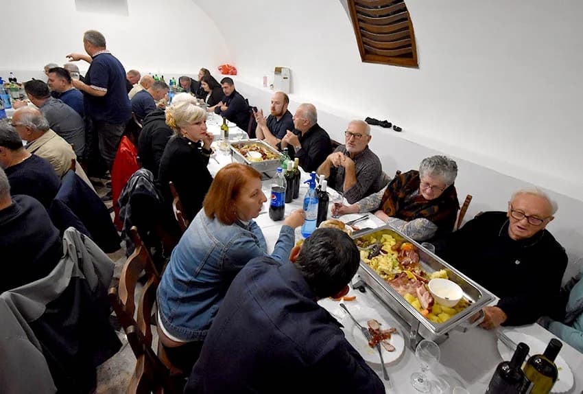 Obveze vinskog kuma preuzeo Ivica Ajanović, tajnik Udruge (FOTO)