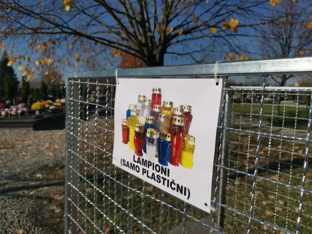 Sramota: Kontejneri uz groblja pretrpani kućnim i glomaznim otpadom