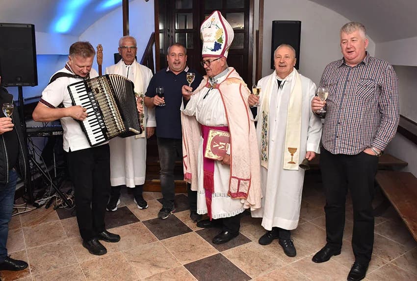 Obveze vinskog kuma preuzeo Ivica Ajanović, tajnik Udruge (FOTO)