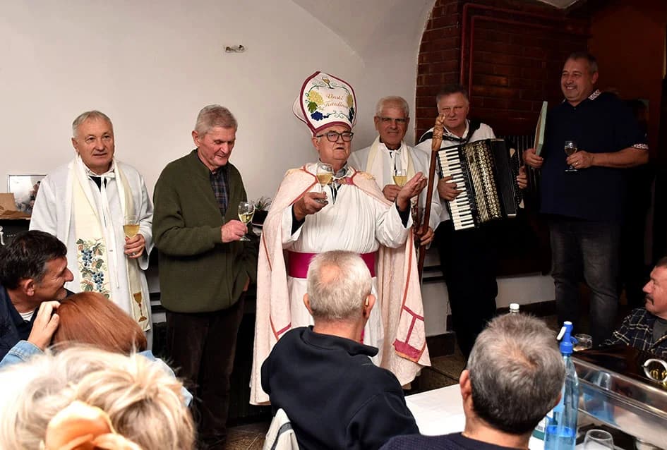 Obveze vinskog kuma preuzeo Ivica Ajanović, tajnik Udruge (FOTO)