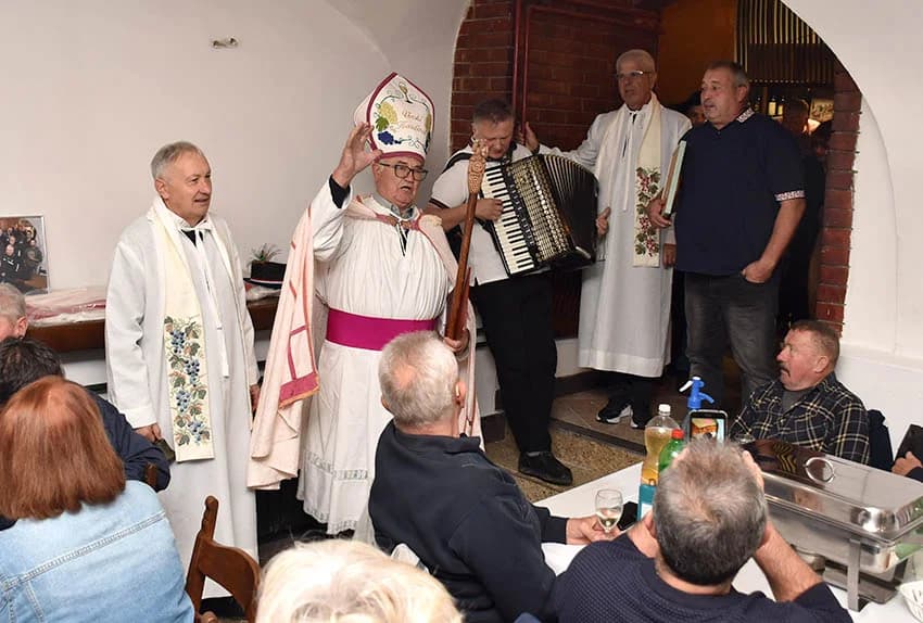 Obveze vinskog kuma preuzeo Ivica Ajanović, tajnik Udruge (FOTO)