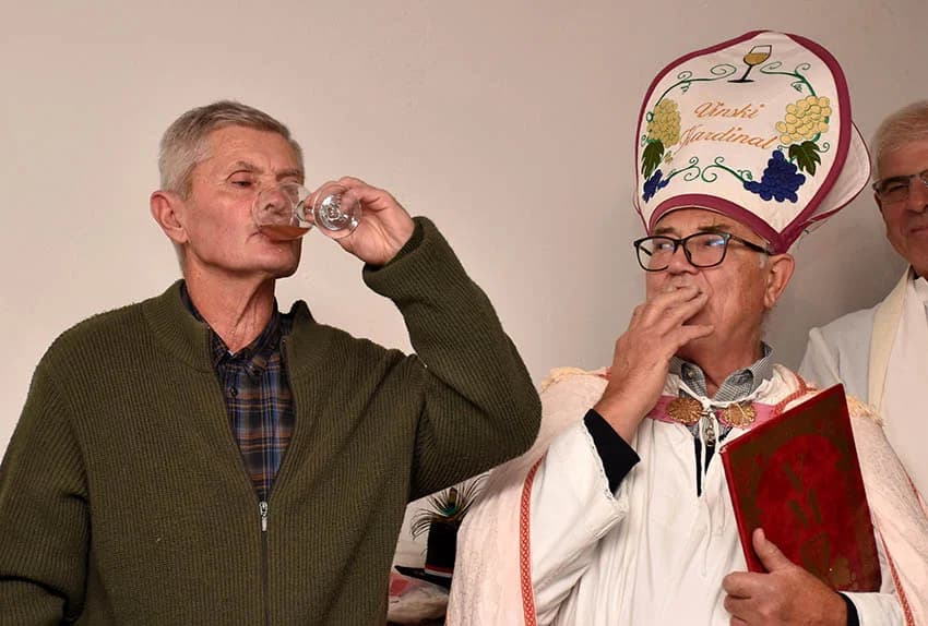 Obveze vinskog kuma preuzeo Ivica Ajanović, tajnik Udruge (FOTO)