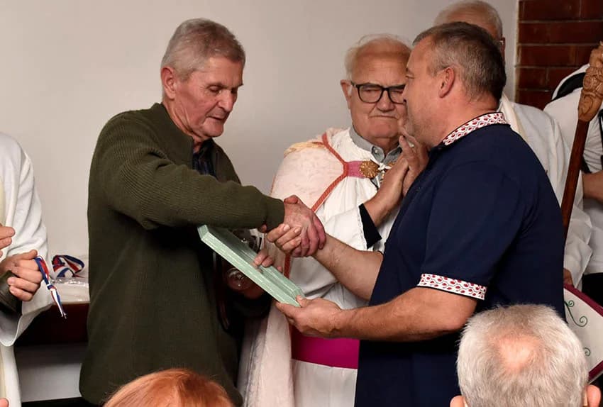 Obveze vinskog kuma preuzeo Ivica Ajanović, tajnik Udruge (FOTO)