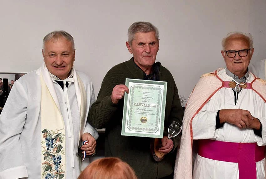 Obveze vinskog kuma preuzeo Ivica Ajanović, tajnik Udruge (FOTO)