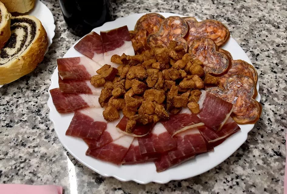 Berba s okusom tradicije: Matić i Škoro pripremaju poluslatki cabernet sauvignon u Mitrovcu