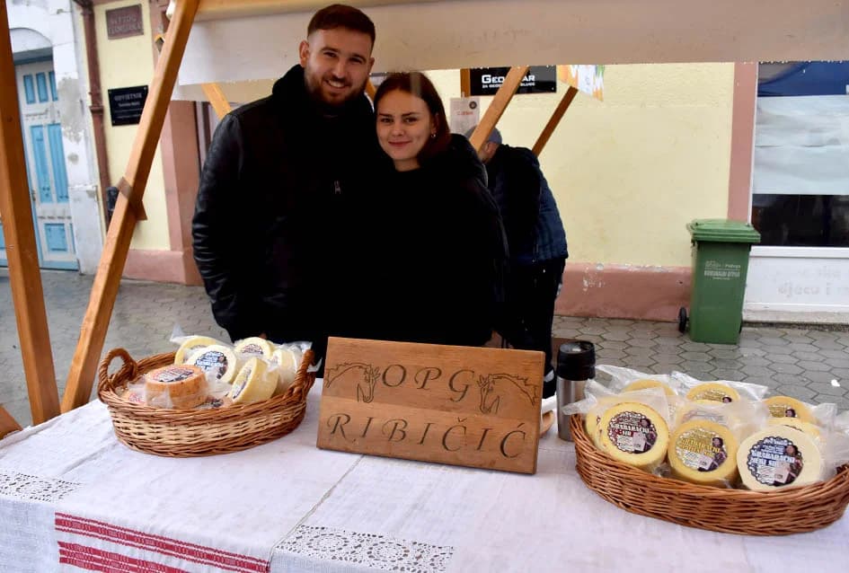 Mirisi kestena i zvuci tamburice privukli Požežane i njihove goste na tradicionalnu manifestaciju Okuse jeseni