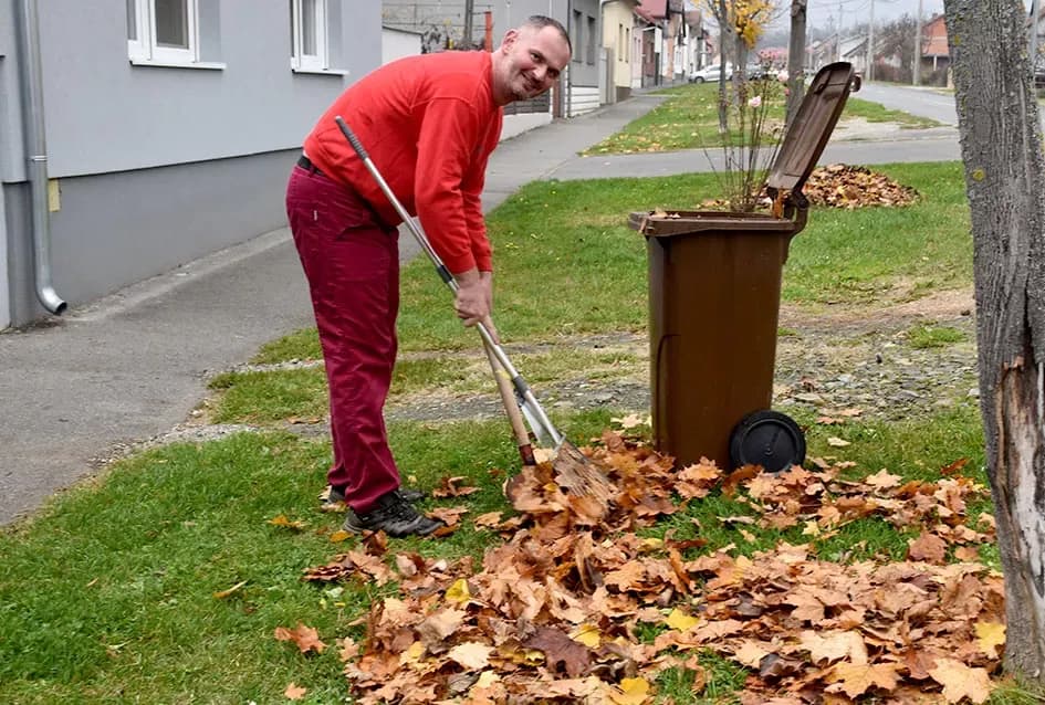 Od idile kasne jeseni do akcije čišćenja: Franjo uzeo grablje u ruke