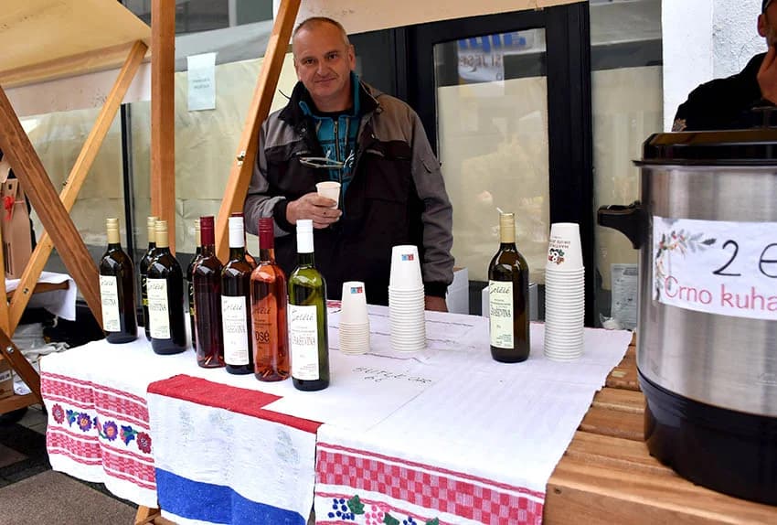 Mirisi kestena i zvuci tamburice privukli Požežane i njihove goste na tradicionalnu manifestaciju Okuse jeseni