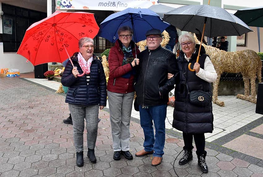Mirisi kestena i zvuci tamburice privukli Požežane i njihove goste na tradicionalnu manifestaciju Okuse jeseni