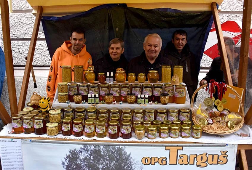 Mirisi kestena i zvuci tamburice privukli Požežane i njihove goste na tradicionalnu manifestaciju Okuse jeseni