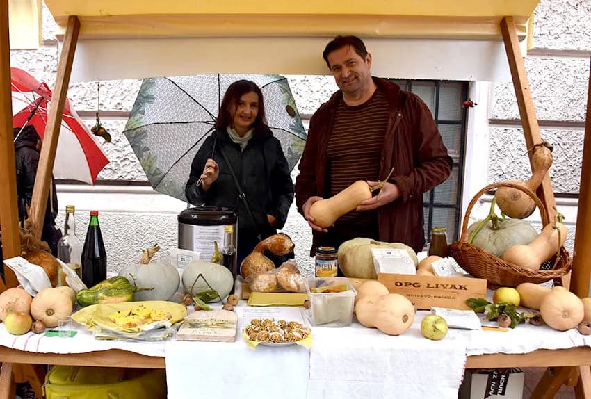 Mirisi kestena i zvuci tamburice privukli Požežane i njihove goste na tradicionalnu manifestaciju Okuse jeseni