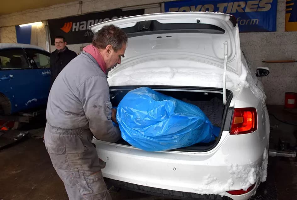 Prvi snijeg donio kaos na ceste, spas vozačima stiže iz Dervišage: U ʼAutoprometuʼ  Ivana Kvesića radi se kao na traci