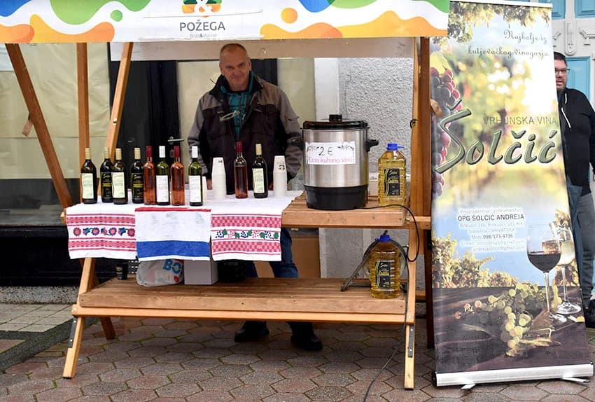 Mirisi kestena i zvuci tamburice privukli Požežane i njihove goste na tradicionalnu manifestaciju Okuse jeseni
