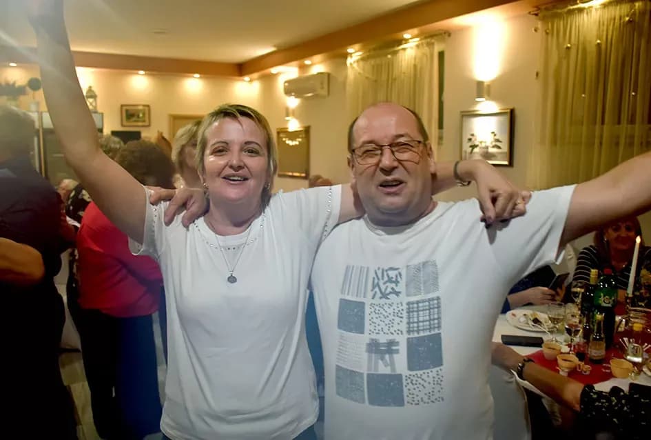 Plesali do zore u dupkom punoj dvorani Luki uz grupu Gold