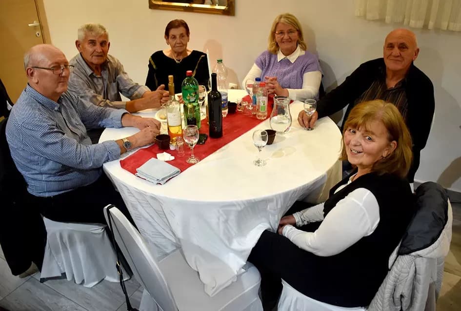 Plesali do zore u dupkom punoj dvorani Luki uz grupu Gold