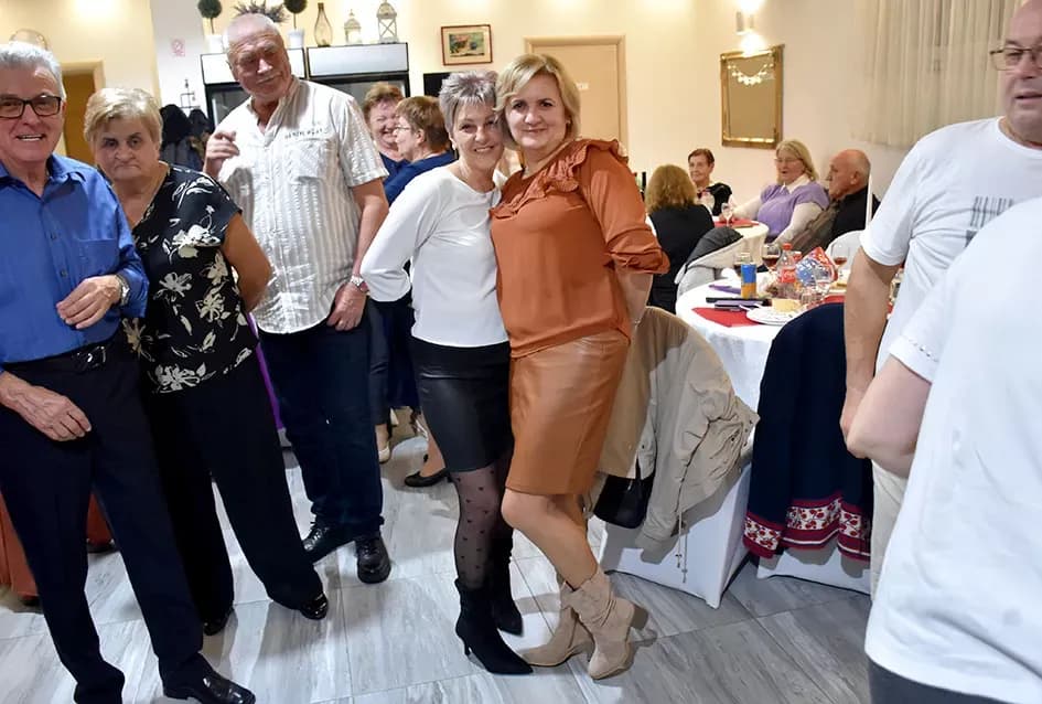 Plesali do zore u dupkom punoj dvorani Luki uz grupu Gold