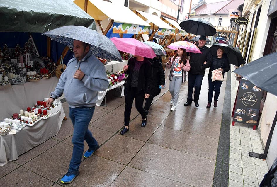 Mirisi kestena i zvuci tamburice privukli Požežane i njihove goste na tradicionalnu manifestaciju Okuse jeseni