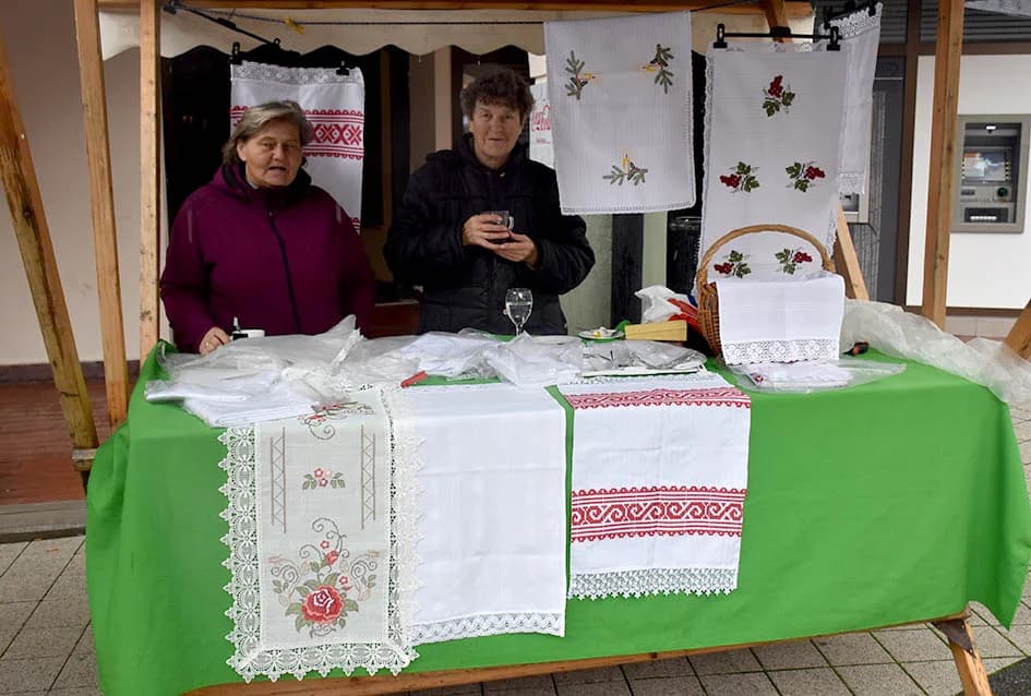 Mirisi kestena i zvuci tamburice privukli Požežane i njihove goste na tradicionalnu manifestaciju Okuse jeseni