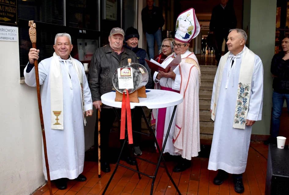 Mirisi kestena i zvuci tamburice privukli Požežane i njihove goste na tradicionalnu manifestaciju Okuse jeseni