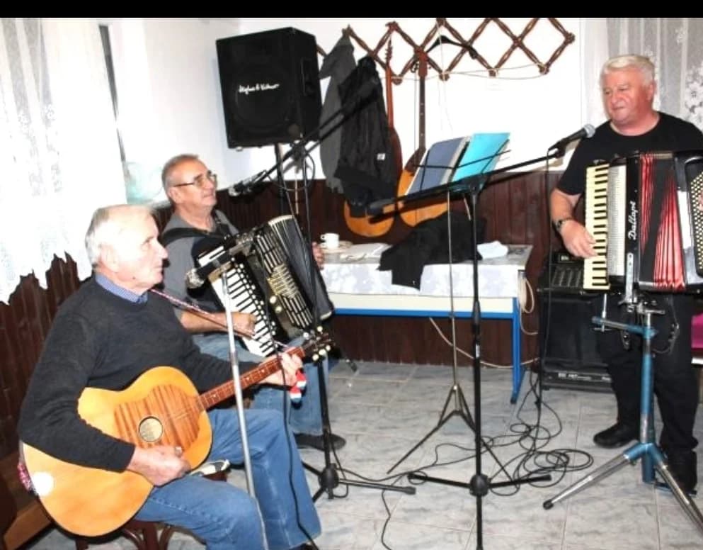 Pjesmom i plesom proslavili Martinje