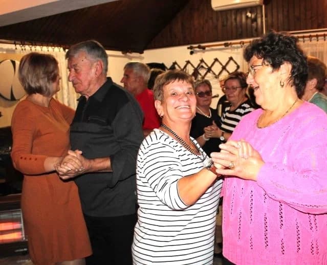 Pjesmom i plesom proslavili Martinje