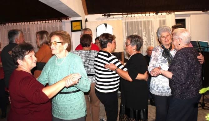 Pjesmom i plesom proslavili Martinje