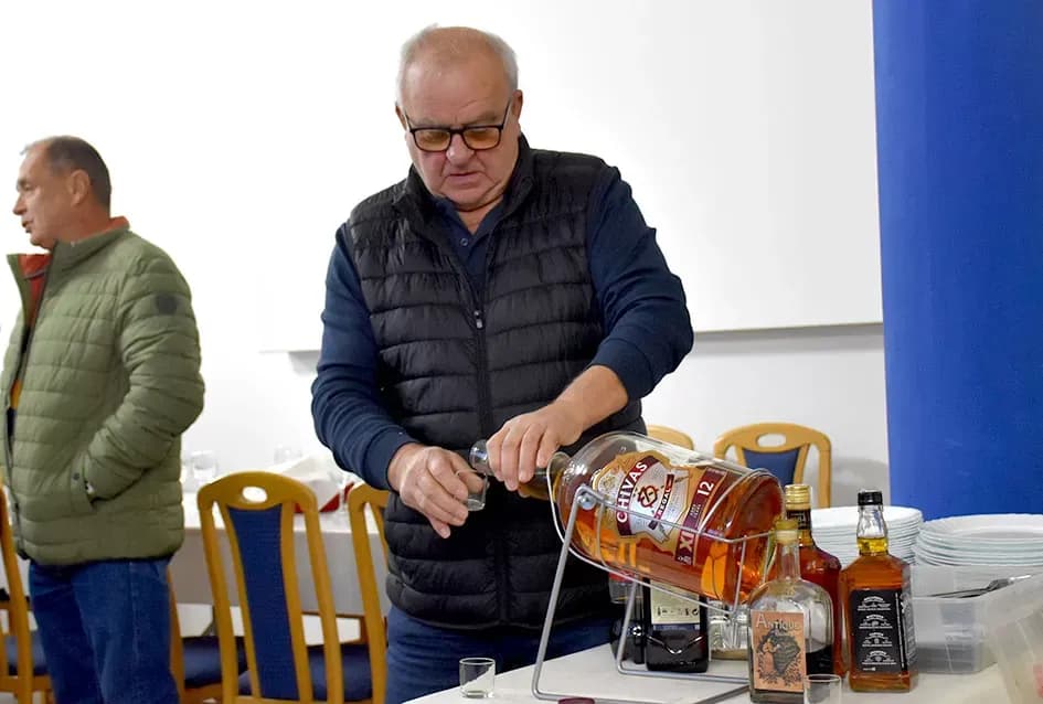 Veselo Martinje kod Anke i Branka Šutala: Bauer krstio mošt, Hodak novi kum