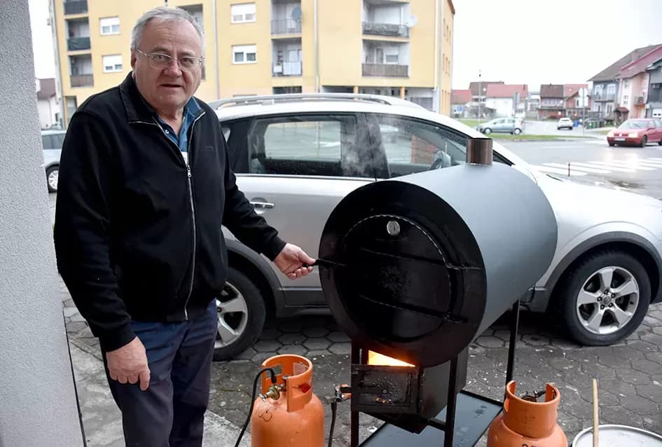 Veselo Martinje kod Anke i Branka Šutala: Bauer krstio mošt, Hodak novi kum