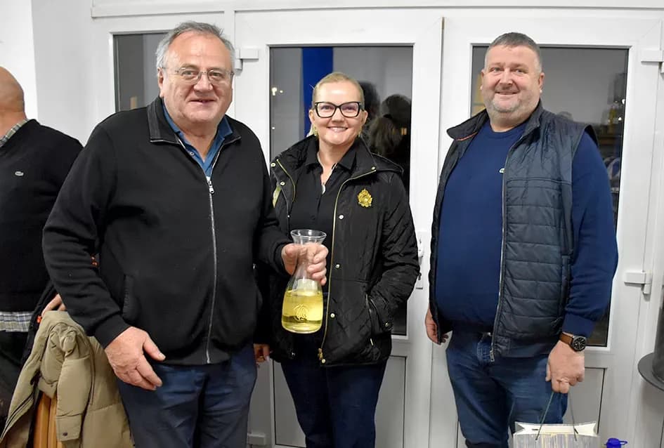 Veselo Martinje kod Anke i Branka Šutala: Bauer krstio mošt, Hodak novi kum