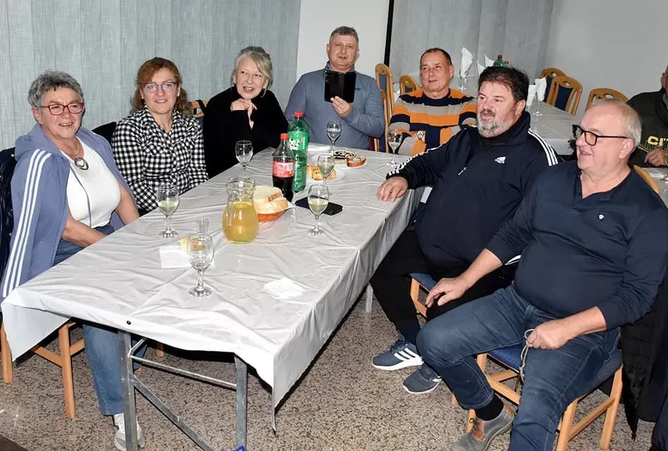 Veselo Martinje kod Anke i Branka Šutala: Bauer krstio mošt, Hodak novi kum