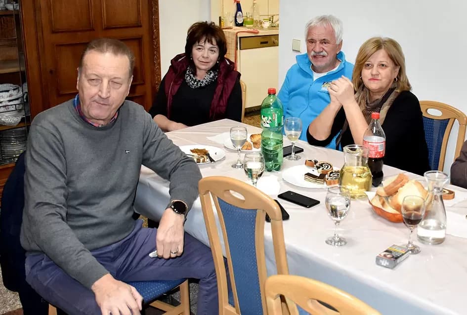 Veselo Martinje kod Anke i Branka Šutala: Bauer krstio mošt, Hodak novi kum