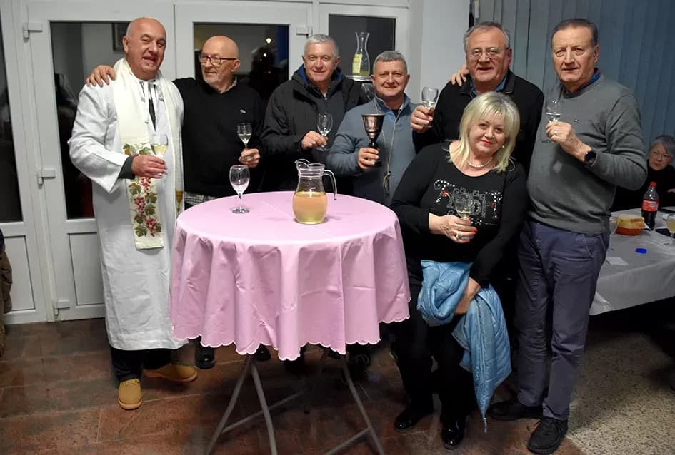 Veselo Martinje kod Anke i Branka Šutala: Bauer krstio mošt, Hodak novi kum
