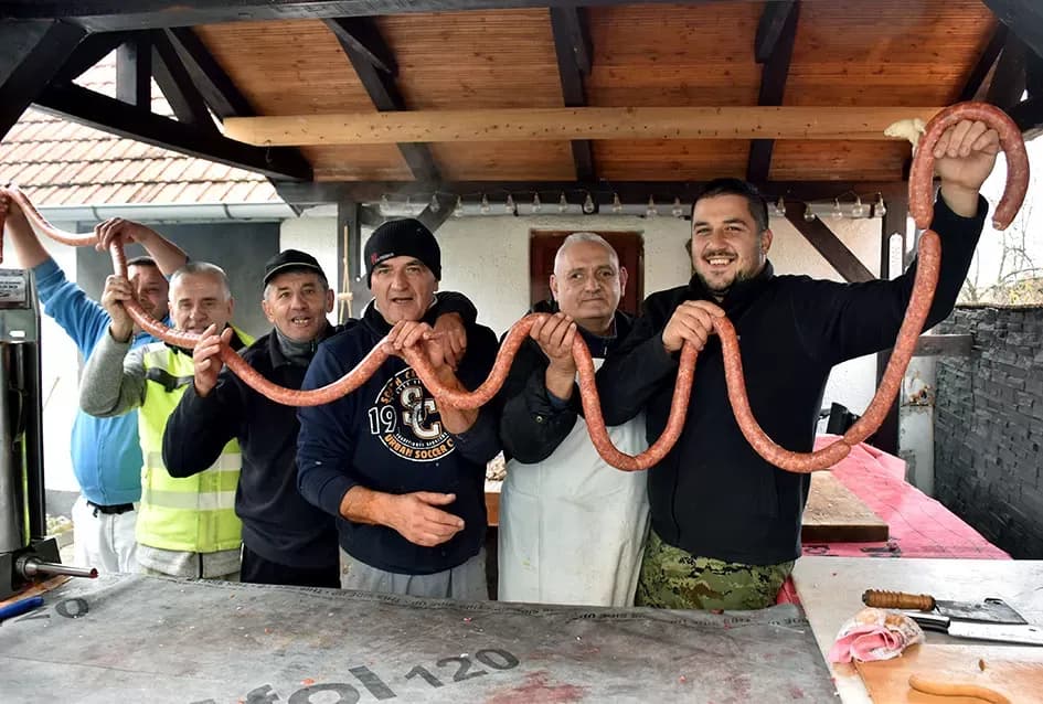 Bosanska duša i slavonska tradicija: Kolinje u Požegi spojilo prognanike i starosjedioce u proslavi zajedništva