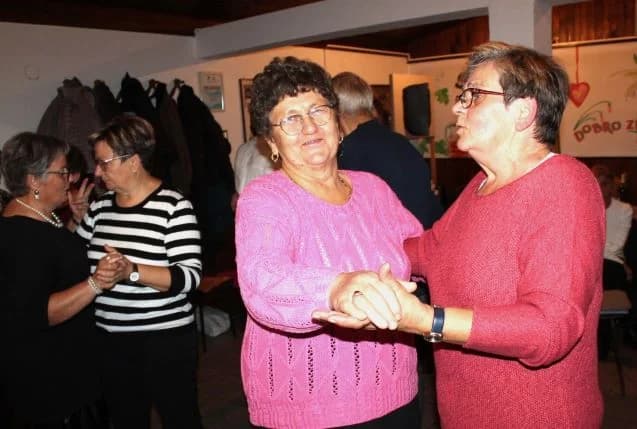 Pjesmom i plesom proslavili Martinje