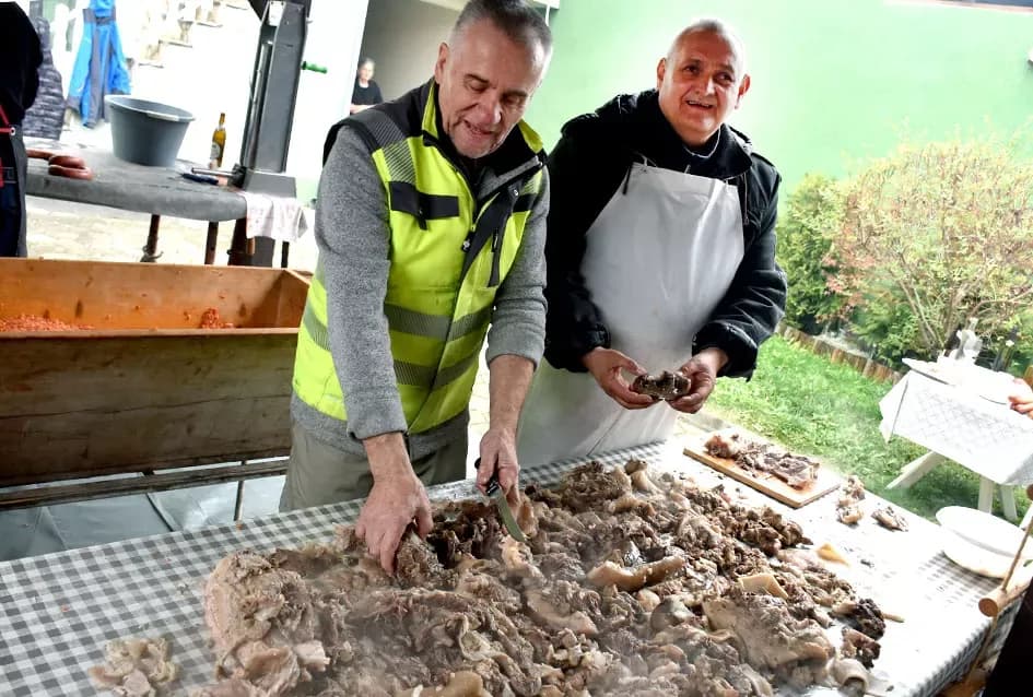 Bosanska duša i slavonska tradicija: Kolinje u Požegi spojilo prognanike i starosjedioce u proslavi zajedništva