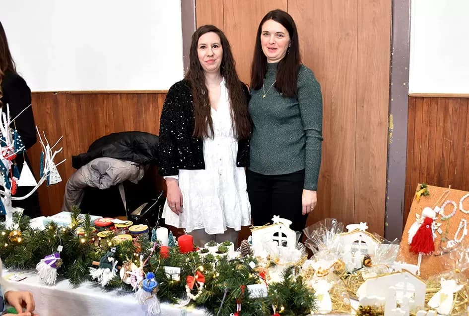 Toplina koja spaja: OŠ Julija Kempfa ponovno dirnula srca svojom blagdanskom izložbom „Prilika za sve“