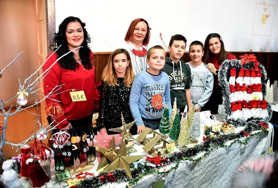 Toplina koja spaja: OŠ Julija Kempfa ponovno dirnula srca svojom blagdanskom izložbom „Prilika za sve“