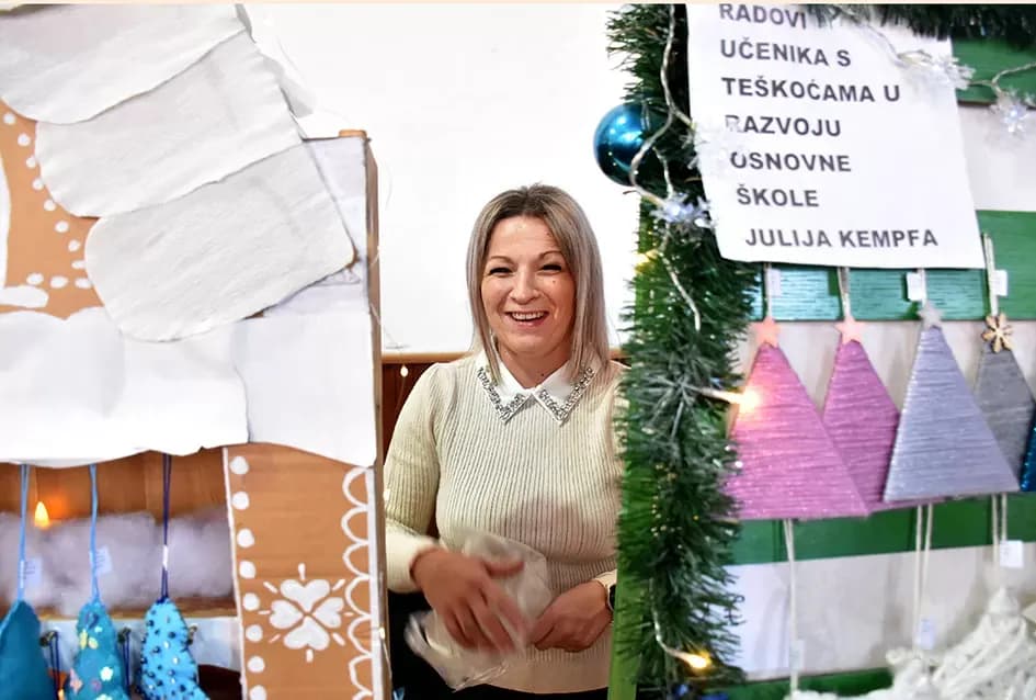 Toplina koja spaja: OŠ Julija Kempfa ponovno dirnula srca svojom blagdanskom izložbom „Prilika za sve“