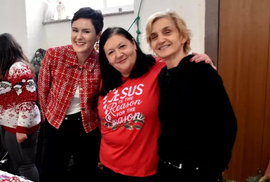 Toplina koja spaja: OŠ Julija Kempfa ponovno dirnula srca svojom blagdanskom izložbom „Prilika za sve“