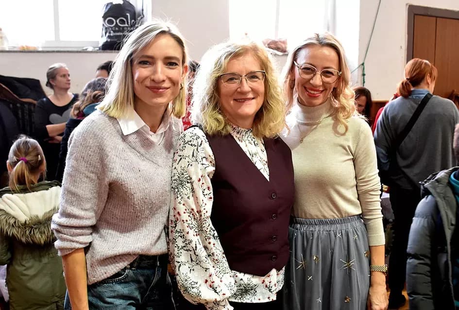 Toplina koja spaja: OŠ Julija Kempfa ponovno dirnula srca svojom blagdanskom izložbom „Prilika za sve“