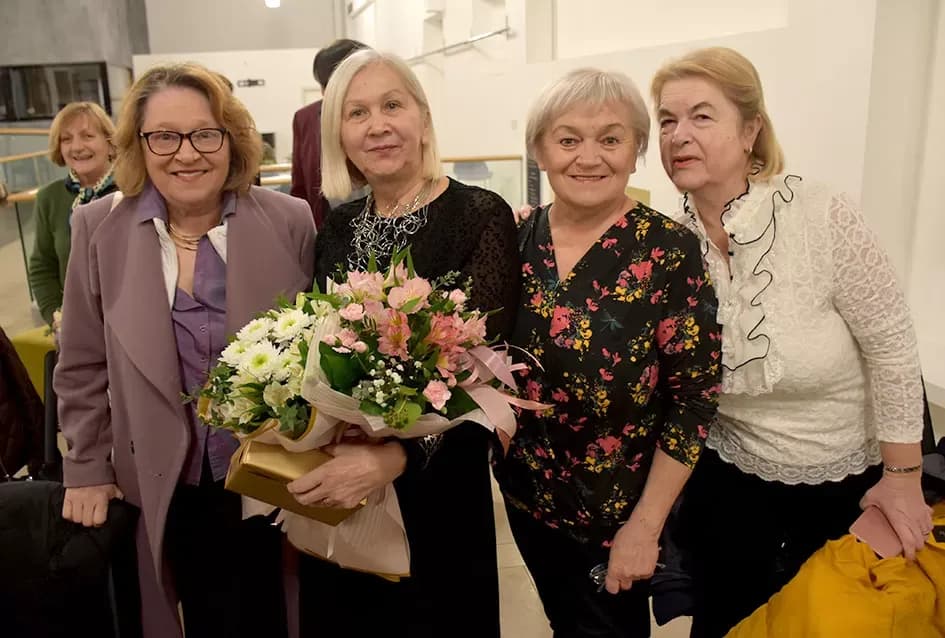 Inspirativna večer u Požegi: Predstavljena nova zbirka pjesama i izložba makramea Slavice Šperande
