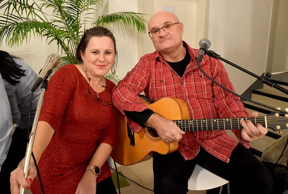 Inspirativna večer u Požegi: Predstavljena nova zbirka pjesama i izložba makramea Slavice Šperande