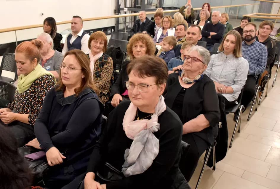 Inspirativna večer u Požegi: Predstavljena nova zbirka pjesama i izložba makramea Slavice Šperande
