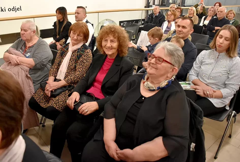 Inspirativna večer u Požegi: Predstavljena nova zbirka pjesama i izložba makramea Slavice Šperande